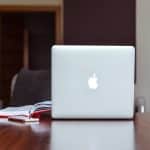 Macbook si spegne da solo: da cosa può dipendere e come risolvere