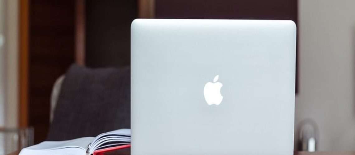 macbook si spegne da solo